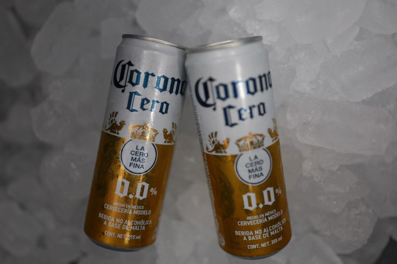 &copy; Reuters. FILE PHOTO: Cans of Corona Cero, a zero-alcohol beer from Anheuser-Busch InBev, are pictured at a store in  Ciudad Juarez, Mexico July 24, 2024. REUTERS/Jose Luis Gonzalez /File Photo