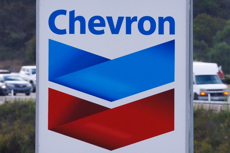 &copy; Reuters. A Chevron gas station is shown after Chevron Corp said it would buy Hess Corp in a $53 billion all-stock deal, in Encinitas, California, U.S., October 23, 2023. REUTERS/Mike Blake/ File Photo 