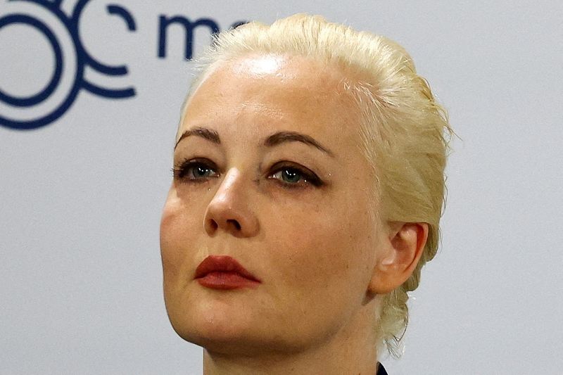 © Reuters. FILE PHOTO: Yulia Navalnaya, wife of late Russian opposition leader Alexei Navalny, attends the Munich Security Conference (MSC), on the day of the announcement of the death of her husband by the prison service of the Yamalo-Nenets region where he had been serving his sentence, in Munich, Germany February 16, 2024. REUTERS/Kai Pfaffenbach/Pool//File Photo