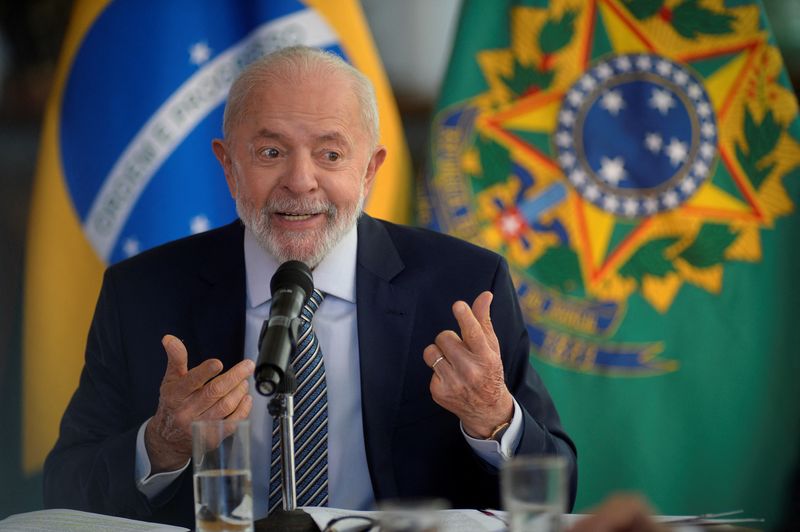 &copy; Reuters. Presidente Luiz Inácio Lula da Silva fala à imprensa internacional no Palácio do Planalto, em Brasílian22/07/2024nREUTERS/Andressa Anholete