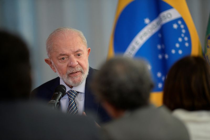 &copy; Reuters. Presidente Luiz Inácio Lula da Silva fala com a imprensa internacional no Palácio do Planalto, em Brasílian22/07/2024nREUTERS/Andressa Anholete