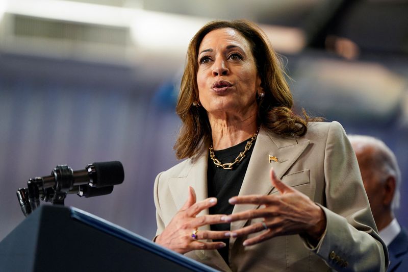 © Reuters. U.S. Vice President Kamala Harris delivers remarks on Medicare drug price negotiations, at an event with U.S. President Joe Biden in Prince George's County, Maryland, U.S., August 15, 2024. REUTERS/Elizabeth Frantz