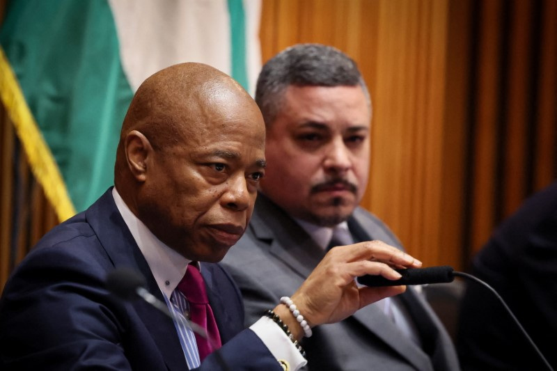 © Reuters. New York City Mayor Eric Adams speaks during a news conference with New York City Police Commissioner Edward Caban at 1 Police Plaza in New York City, U.S., April 3, 2024. REUTERS/Brendan McDermid/File Photo