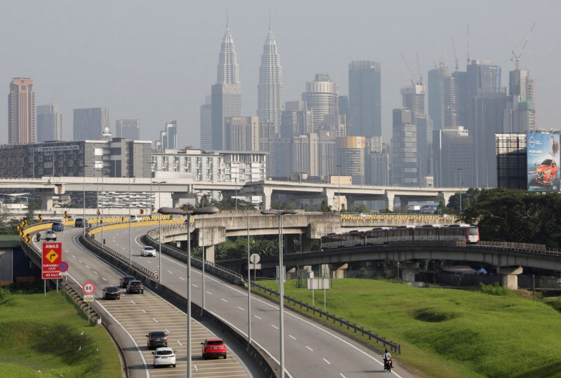 © Reuters. FILE PHOTO: A general view of the city, in Kuala Lumpur, Malaysia October 12, 2023. REUTERS/Hasnoor Hussain/File Photo