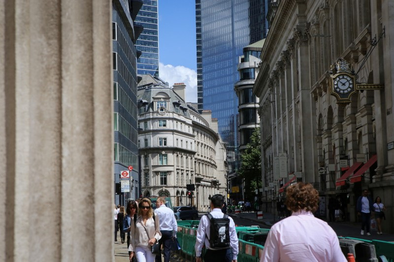 &copy; Reuters. FILE PHOTO: People walk past the Bank of England in London's financial district, as Britain struggles with the highest inflation rate among the world's big rich economies, in London, Britain July 17, 2023. REUTERS/Rachel Adams/File Photo