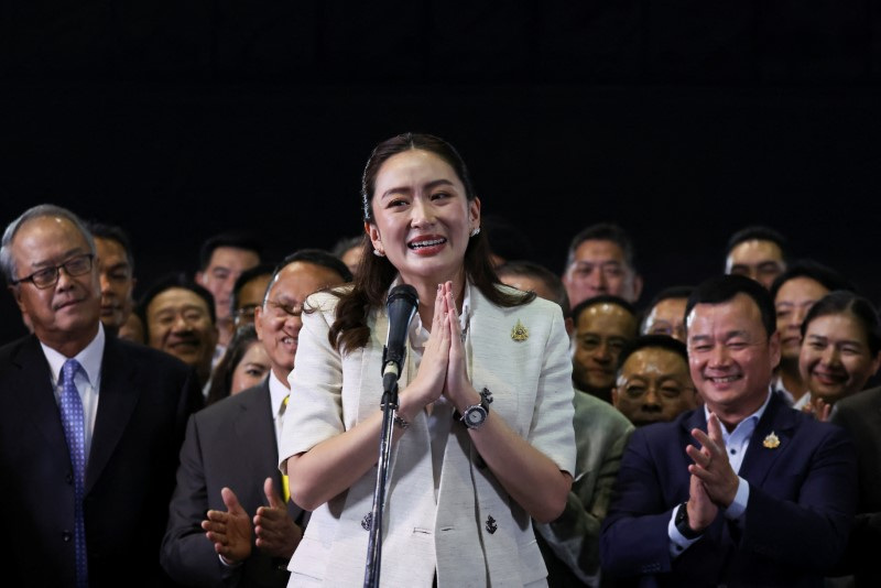 © Reuters. Pheu Thai Party's leader Paetongtarn Shinawatra reacts during a press conference after the Thai parliament confirms her as the country's next prime minister, in Bangkok, Thailand August 16, 2024. REUTERS/Chalinee Thirasupa