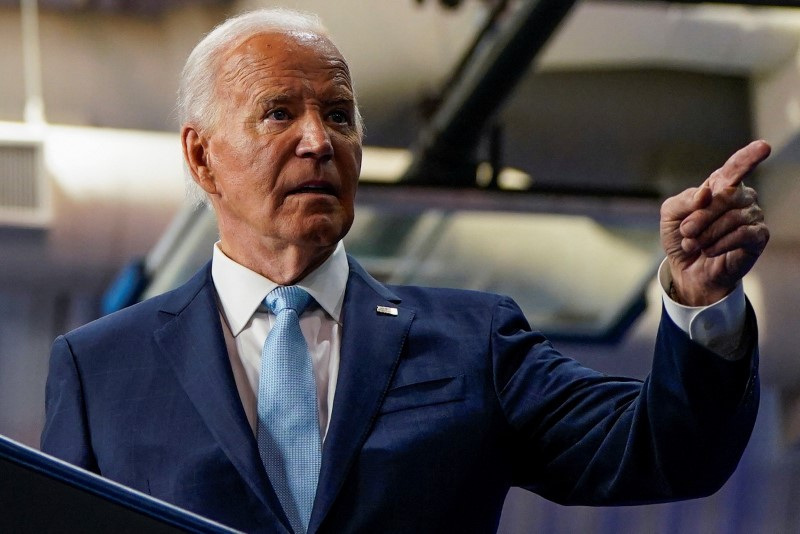 &copy; Reuters. FILE PHOTO: U.S. President Joe Biden gestures as he delivers remarks on Medicare drug price negotiations, at an event with Vice President Kamala Harris (not pictured) in Prince George's County, Maryland, U.S., August 15, 2024. REUTERS/Elizabeth Frantz/Fil