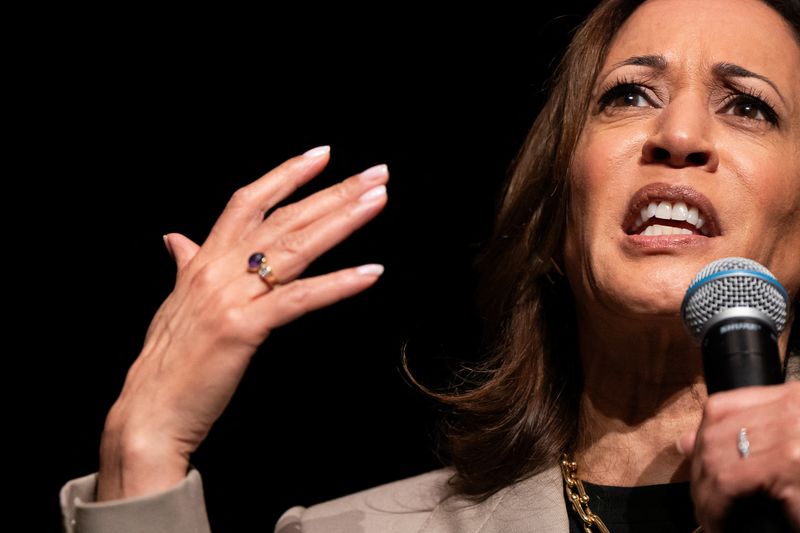 &copy; Reuters. U.S. Vice President and Democratic presidential candidate Kamala Harris speaks in Prince George's County, Maryland, U.S., August 15, 2024. REUTERS/Elizabeth Frantz