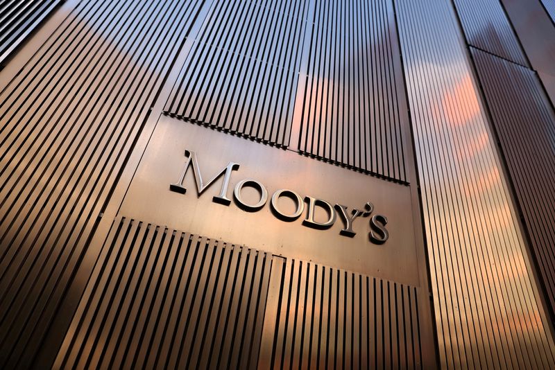 © Reuters. FILE PHOTO: Signage is seen outside the Moody's Corporation headquarters in Manhattan, New York, U.S., November 12, 2021. REUTERS/Andrew Kelly/File Photo