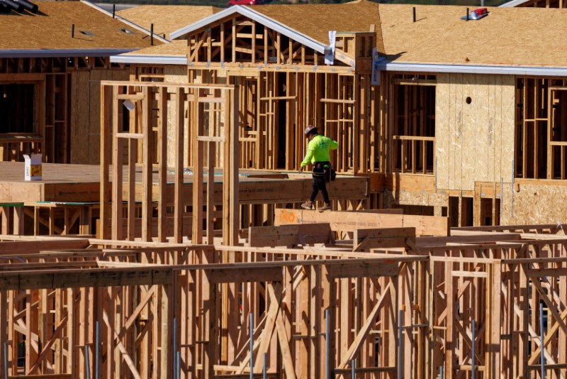 © Reuters. FILE PHOTO: Single-family residential homes are shown under construction in Menifee, California, U.S., March 28, 2024. REUTERS/Mike Blake/File Photo