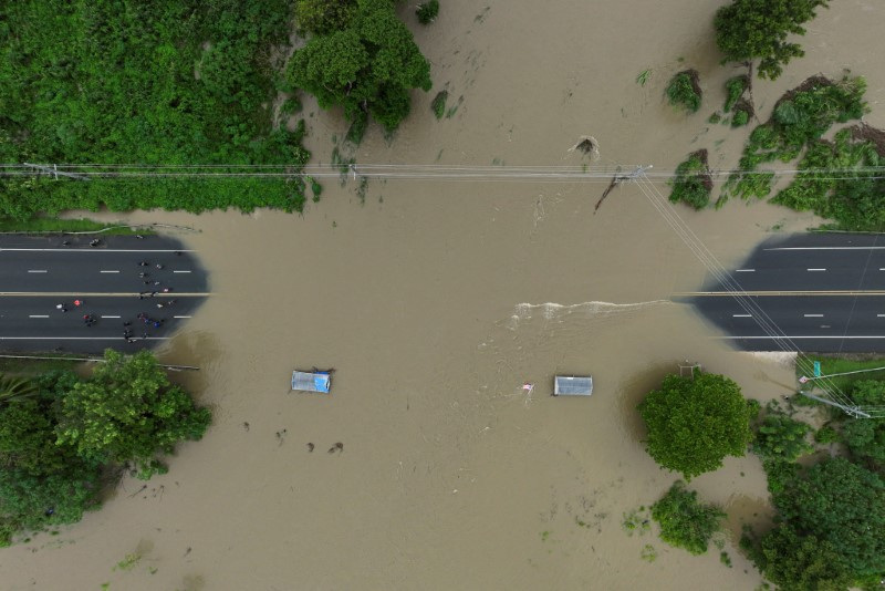 ©Reuters. Drone footage shows a bridge being submerged by the flooded La Plata River after Tropical Storm Ernesto in Grand Baja, Puerto Rico, on August 14, 2024.