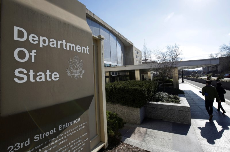 &copy; Reuters. FILE PHOTO: People enter the State Department building in Washington, U.S., January 26, 2017. REUTERS/Joshua Roberts/File Photo