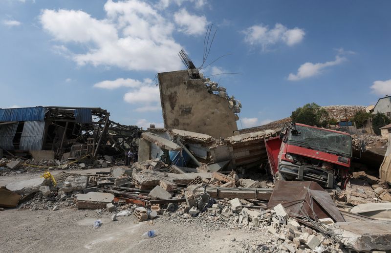 © Reuters. A view shows a damaged site in the aftermath of what Lebanon's state media said was an Israeli strike in al-kfour, Nabatieh, southern Lebanon August 17, 2024. REUTERS/Aziz Taher