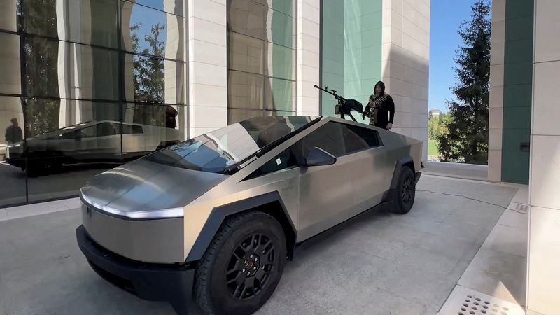 © Reuters. Ramzan Kadyrov on a Tesla Cybertruck with a machinegun, Grozny. Telegram channel of Ramzan Kadyrov/RKadyrov_95 via REUTERS