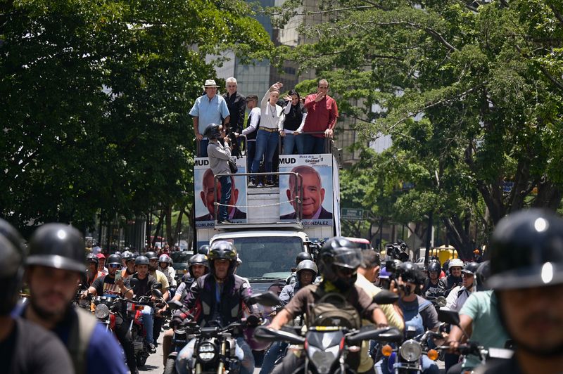 &copy; Reuters. Venezuelan opposition leader Maria Corina Machado leads a march amid the disputed presidential election, in Caracas, Venezuela, August 17, 2024. REUTERS/Gaby Oraa