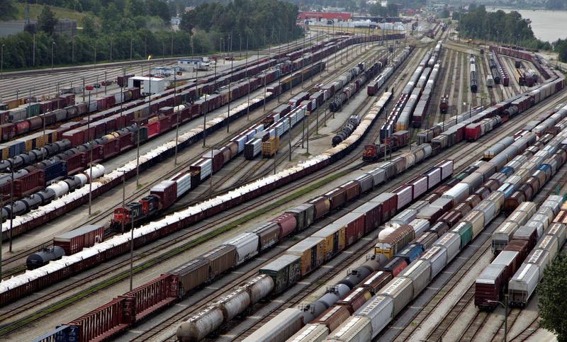 &copy; Reuters. FILE PHOTO: A view of the Canadian Nationals (CN) Thornton Railroad Yards in Surrey, British Columbia, June 21, 2012.   REUTERS/Andy Clark    (CANADA - Tags: TRANSPORT)/File Photo