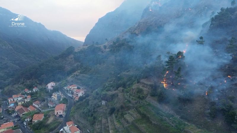 &copy; Reuters. A drone view shows smoke rising as vegetation burns amid a wildfire in the municipality of Ribeira Brava, Madeira, Portugal, in this screen grab taken from a video obtained from social media, August 18, 2024.   DRONE ILHA DA MADEIRA/via REUTERS   