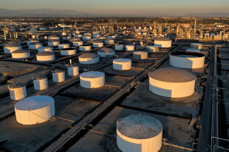 © Reuters. FILE PHOTO: Storage tanks are seen at Marathon Petroleum's Los Angeles refinery, which processes domestic and imported crude oil into California Air Resources Board (CARB) gasoline, CARB diesel and other petroleum products, in Carson, California, US, 11 March. 2022. Picture taken with a drone. REUTERS/Bing Guan/File photo