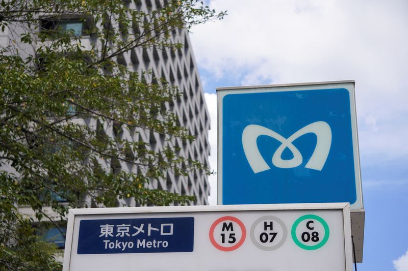 © Reuters. FILE PHOTO: Tokyo Metro's logo is pictured at Kasumigaseki station in Tokyo, Japan August 15, 2024. REUTERS/Miho Uranaka/File Photo