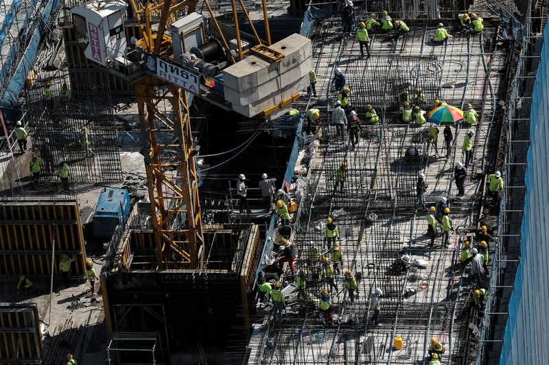 &copy; Reuters. FILE PHOTO: Workers work at a construction site in central Bangkok, Thailand, December 12, 2016. Picture taken December 12, 2016. REUTERS/Athit Perawongmetha/File Photo