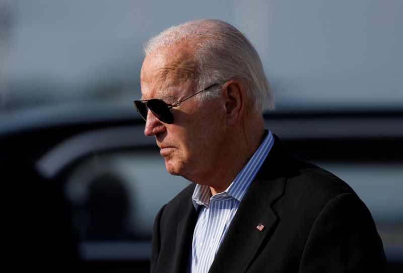 &copy; Reuters. FILE PHOTO: U.S. President Joe Biden disembarks Air Force One at Joint Base Andrews, Maryland, U.S. August 18, 2024. REUTERS/Daniel Becerril/File Photo