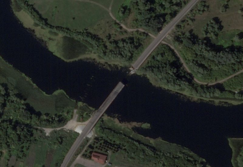 © Reuters. FILE PHOTO: A satellite image shows a bridge collapsed over the Seym river in the Glushkovo district, following a Ukrainian strike in the Kursk region, Russia, August 17, 2024. 2024 Planet Labs Inc./Handout via REUTERS/File Photo