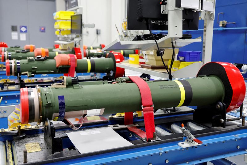 &copy; Reuters. FILE PHOTO: Javeline anti-tank missiles are displayed on the assembly line as U.S. President Joe Biden tours a Lockheed Martin weapons factory in Troy, Alabama, U.S. May 3, 2022. REUTERS/Jonathan Ernst/File Photo