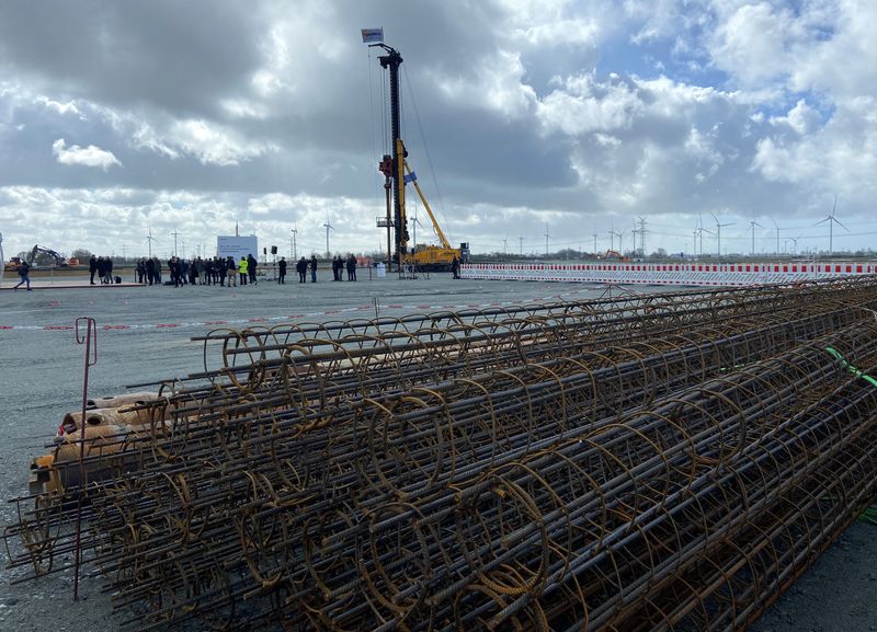 © Reuters. Reinforcing steel bars are stacked at the construction site for the gigafactory of Swedish lithium-ion battery maker Northvolt in Lohe-Rickelshof near Heide, Germany, March 25, 2024.   REUTERS/Swantje Stein/File Photo