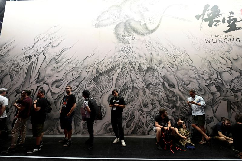 &copy; Reuters. FILE PHOTO: People wait in queue to play the "Black Myth: Wukong" video game at Gamescom 2023, a computer and video game industry event, in Cologne, Germany, August 23, 2023. REUTERS/Jana Rodenbusch/File Photo