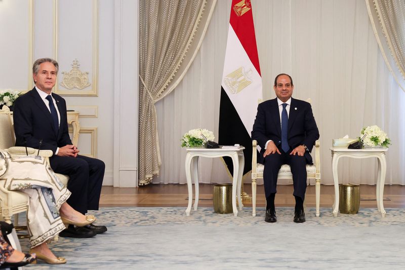 © Reuters. U.S. Secretary of State Antony Blinken meets with Egyptian President Abdel Fattah el-Sisi, in El-Alamein, Egypt, August 20, 2024. REUTERS/Kevin Mohatt/Pool