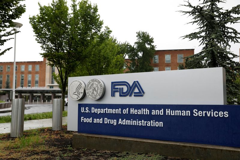 © Reuters. FILE PHOTO: Signage is seen outside of the Food and Drug Administration (FDA) headquarters in White Oak, Maryland, U.S., August 29, 2020. REUTERS/Andrew Kelly/File Photo