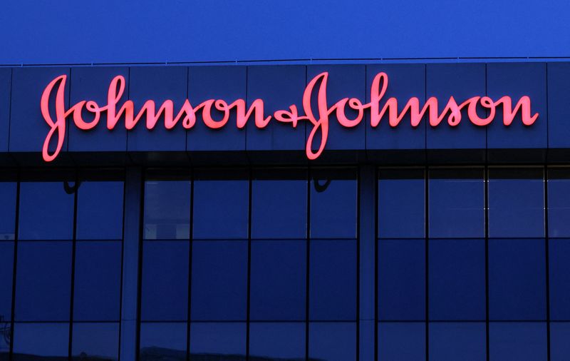 &copy; Reuters. FILE PHOTO: The logo of Johnson & Johnson is seen on the top of a Brussels' office of the company in Diegem, Belgium September 21, 2023.  REUTERS/Yves Herman/File photo