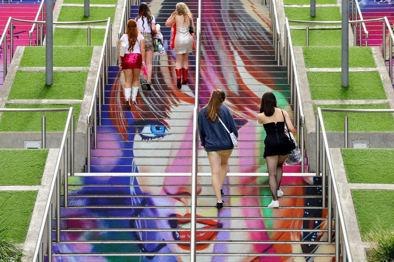 © Reuters. FILE PHOTO: People walk on the 'Swiftie Steps' ahead of a Taylor Swift concert, following the cancellation of three Taylor Swift concerts in Vienna because of a planned attack, at Wembley Stadium in London, Britain, August 15, 2024.  REUTERS/Toby Melville/File Photo