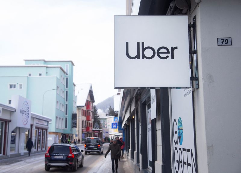 © Reuters. FILE PHOTO: The logo of Uber is seen at a temporary showroom at the Promenade road during the World Economic Forum (WEF) 2023, in the Alpine resort of Davos, Switzerland, January 20, 2023. REUTERS/Arnd Wiegmann/File Photo