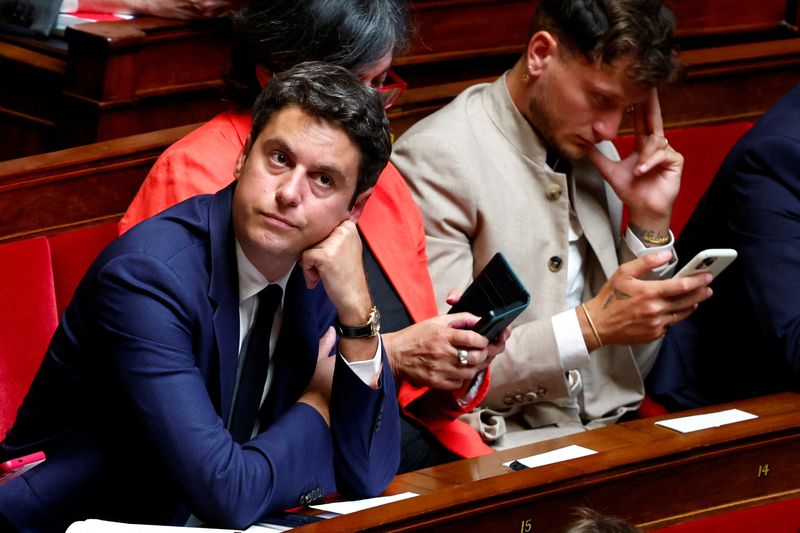 © Reuters. FILE PHOTO: Acting French Prime Minister Gabriel Attal, member of parliament of the Ensemble pour la Republique (EPR) group, attends the second round of votes to elect the new President of the National Assembly, during the first session after the French parliamentary elections, at the National Assembly in Paris, France,  July 18, 2024.  REUTERS/Gonzalo Fuentes/File Photo