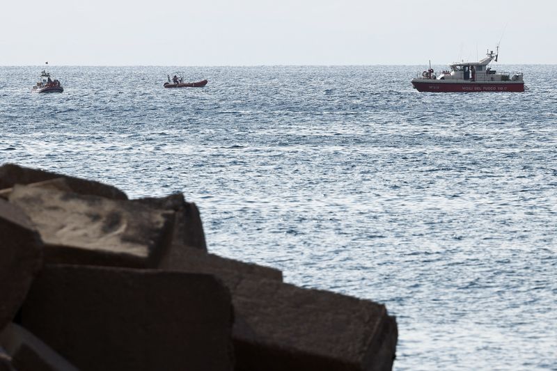 &copy; Reuters. Rescue boats operate on the sea to search for the missing, including British entrepreneur Mike Lynch, after a luxury yacht sank off the coast of Porticello, near the Sicilian city of Palermo, Italy August 20, 2024. REUTERS/Guglielmo Mangiapane