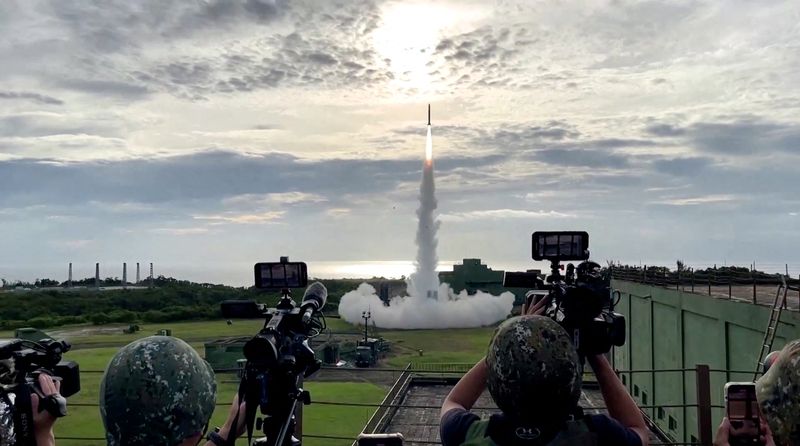 &copy; Reuters. Míssil terra-ar Patriot PAC-2 é disparado durante exercício militar em Pingtung, Taiwann20/08/2024nReuters TV via REUTERS