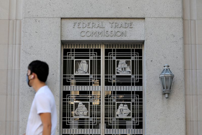 &copy; Reuters. FILE PHOTO: Signage is seen at the Federal Trade Commission headquarters in Washington, D.C., U.S., August 29, 2020. REUTERS/Andrew Kelly/File Photo