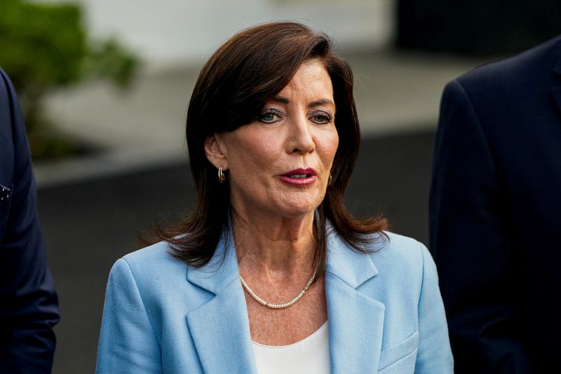 © Reuters. FILE PHOTO: New York Governor Kathy Hochul speaks to the press after attending a meeting with U.S. President Joe Biden and other Democratic governors at the White House in Washington, U.S., July 3, 2024. REUTERS/Elizabeth Frantz/File Photo