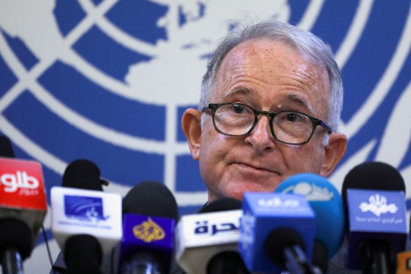 © Reuters. FILE PHOTO: Special Rapporteur on the situation of human rights in Afghanistan, Richard Bennett, attends a news conference in Kabul, Afghanistan, May 26, 2022. REUTERS/Ali Khara/File Photo