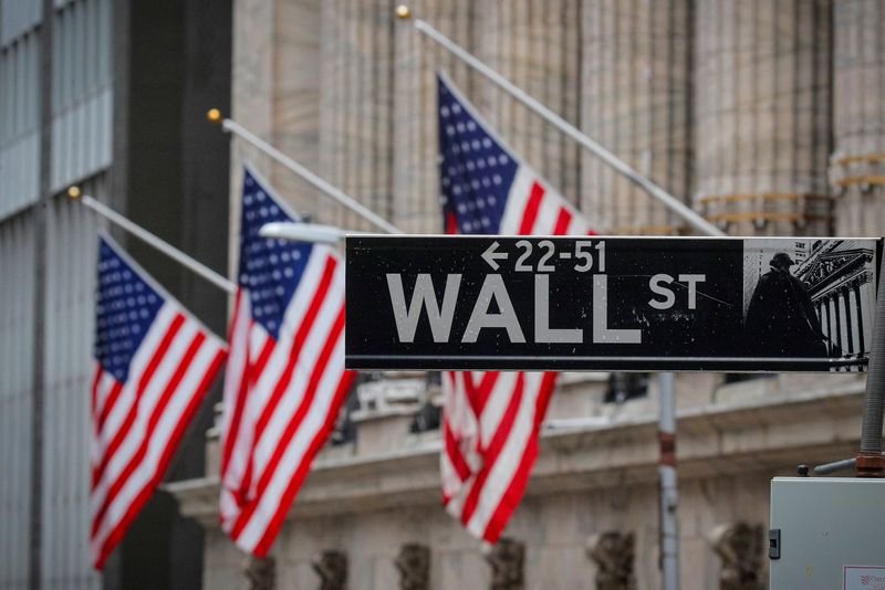 © Reuters. FILE PHOTO: The Wall St. sign is seen outside The New York Stock Exchange (NYSE) in New York, U.S., February 16, 2021. REUTERS/Brendan McDermid/File Photo