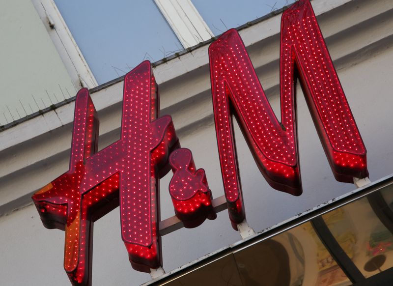 &copy; Reuters. FILE PHOTO: A view of the logo of fashion retailer H&M on one of its branches in Copenhagen, Denmark, March 26, 2024. REUTERS/Tom Little/File Photo