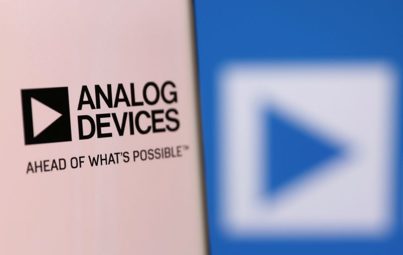 © Reuters. FILE PHOTO: Analog Devices' logo is pictured on a smartphone in this illustration taken, December 4, 2021. REUTERS/Dado Ruvic/Illustration/File Photo