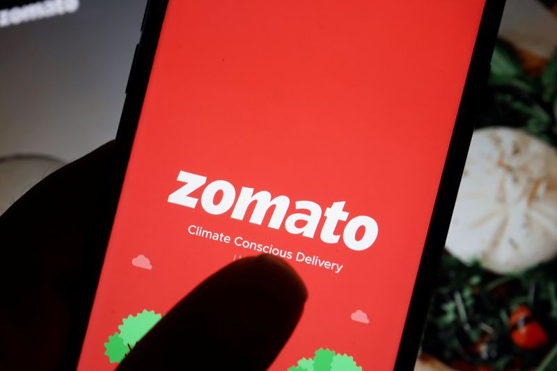 © Reuters. FILE PHOTO: The logo of Indian food delivery company Zomato is seen on its app on a mobile phone displayed in front of its company website in this illustration picture taken July 14, 2021. REUTERS/Florence Lo/Illustration/File Photo