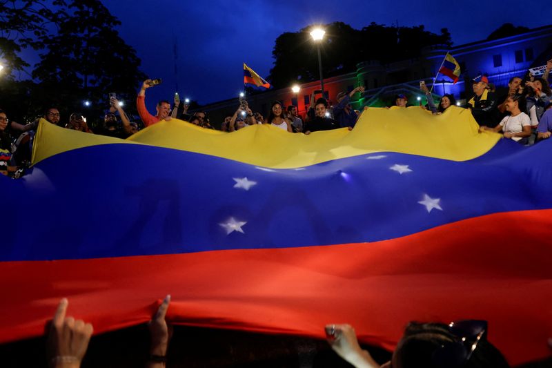 &copy; Reuters. Venezuelan opposition supporters participate in a global protest amid Venezuela's disputed presidential election,  in San Jose, Costa Rica, August 17, 2024. REUTERS/Mayela Lopez/File Photo