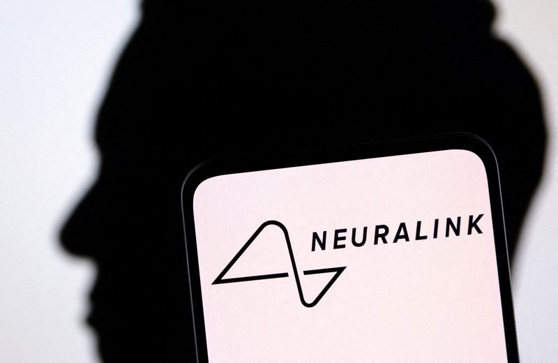 © Reuters. FILE PHOTO: Neuralink logo and Elon Musk silhouette are seen in this illustration taken, December 19, 2022. REUTERS/Dado Ruvic/Illustration/File Photo