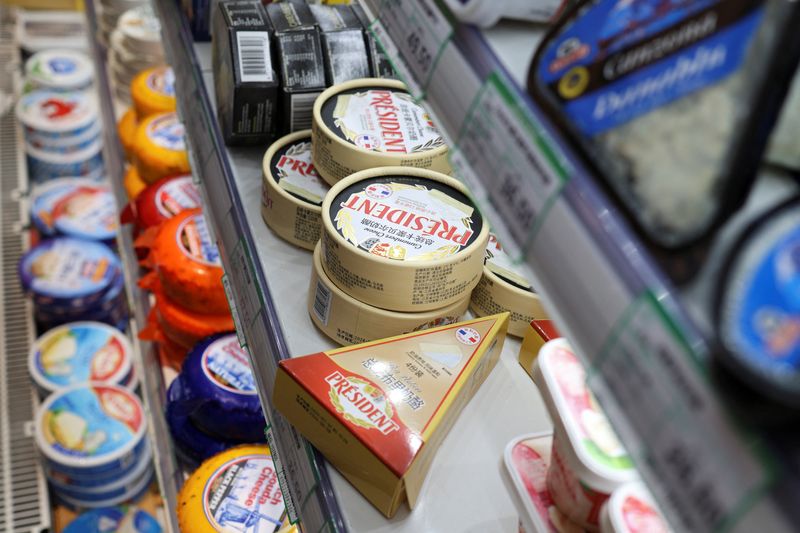 © Reuters. Cheese products are displayed in the dairy section of a supermarket in Beijing, China, August 22, 2024. REUTERS/Florence Lo