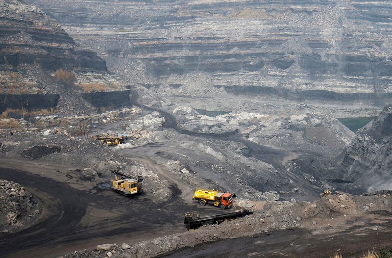 © Reuters. FILE PHOTO: A general view of the open pit coal field at the Topa coal mine in Ramgarh district of eastern India's Jharkhand state, India, February 27, 2024. REUTERS/Amit Dave/File Photo