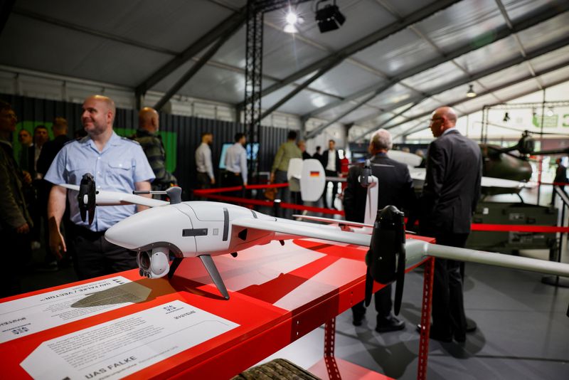 © Reuters. File photo: A Quantum-Systems Falke/Vector drone is displayed at the International Aerospace Exhibition ILA on the opening day at Schoenefeld Airport in Berlin, Germany June 5, 2024. REUTERS/Axel Schmidt/File photo