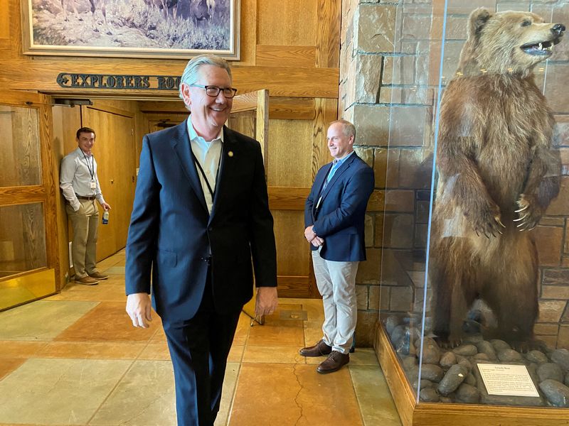 © Reuters. President of the Federal Reserve Bank of Kansas City Jeffrey Schmid hosts the Kansas City Fed's annual economic symposium in Jackson Hole, Wyoming, U.S., August 24, 2023. REUTERS/Ann Saphir/File Photo